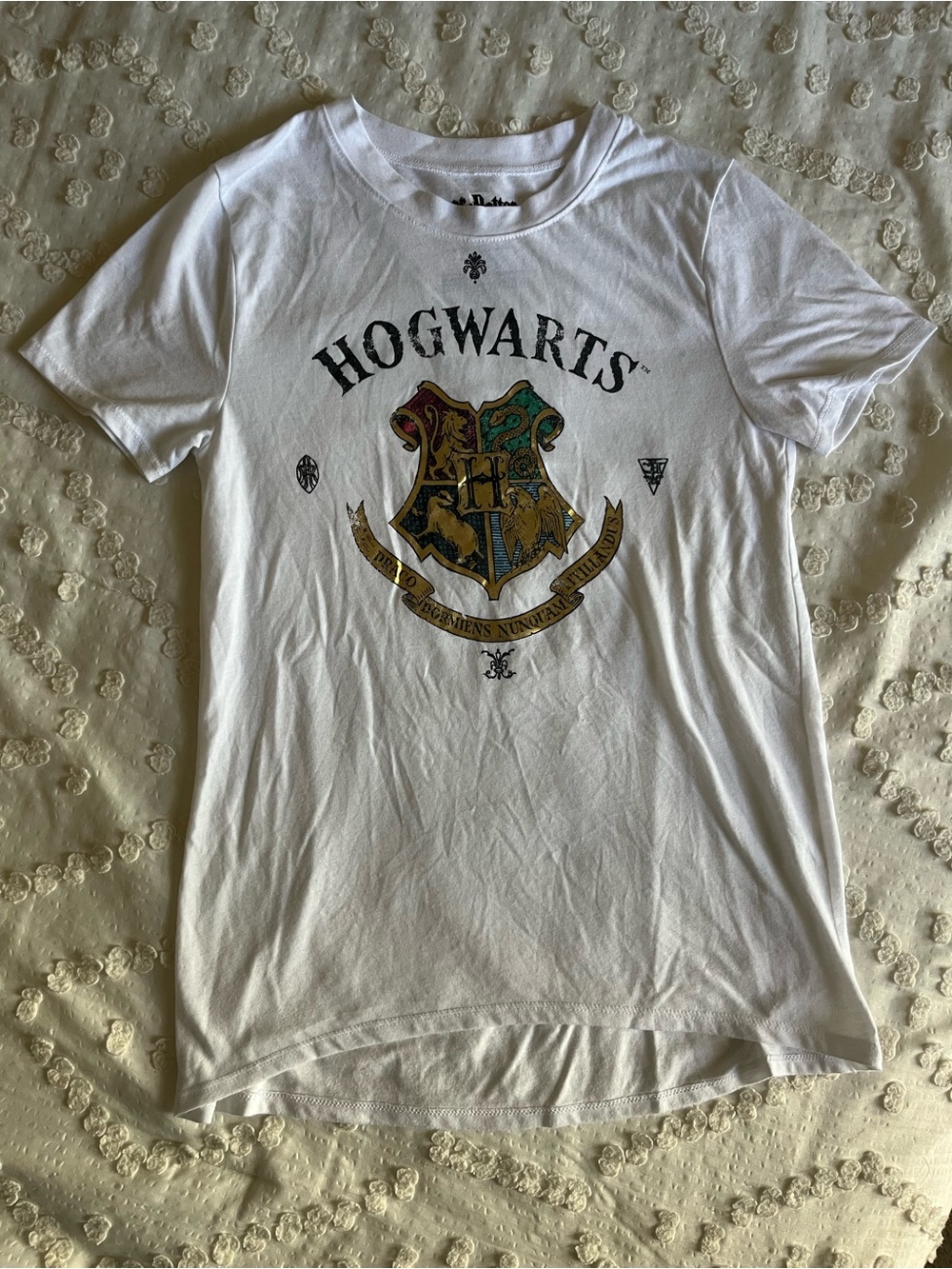 Warner Bros. White Hogwarts Crest Short Sleeve Tee
